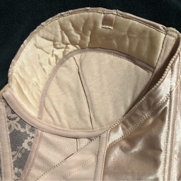 Beautiful Va Bien Corset 40C in Nude EUC - Picture 4 of 5
